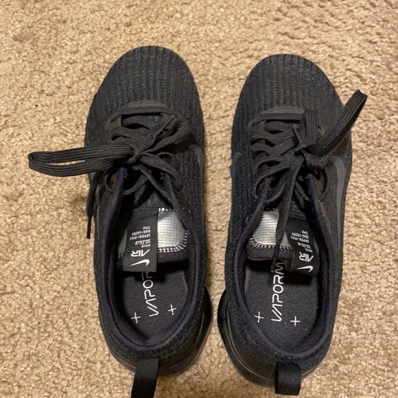 Selling Nike Vapor Max size 7.5. Worn once - Picture 3 of 5